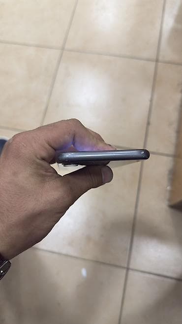 ipone şirvan: IPhone 11, Qara — 7