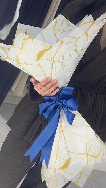 Məhsul: Bənövşəyi süni güllərdən hazırlanmış buket - Kompozisiya