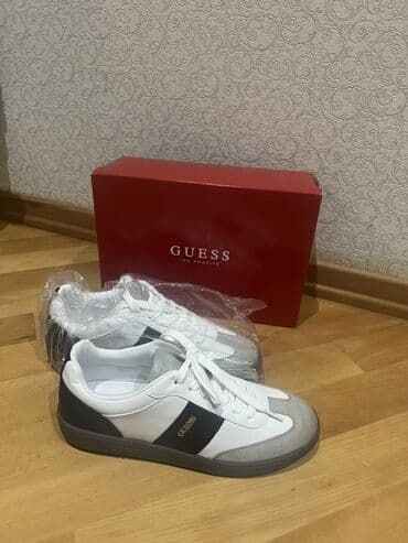 Səndəl və şəp-şüplər: GUESS qadin krossovkası - Model: Aşağı profilli klassik sneaker - — 1