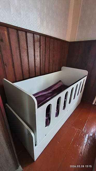 yeni il usaq geyimleri: * İşlənmiş beşikdir * Yellənmə mexanizmi işləyir, lakin səs edir * — 1