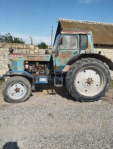 Traktor MTZ (Belarus) tipli, kabinalı, arxadan qoşqu və kənd