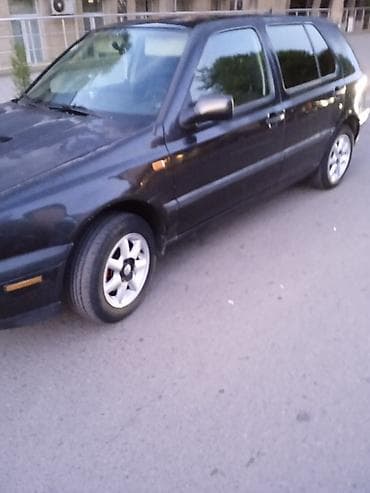 07 ucuz: Volkswagen Golf III, qara rəng, 5 qapılı hetçbek. Xüsusiyyətlər: - — 3