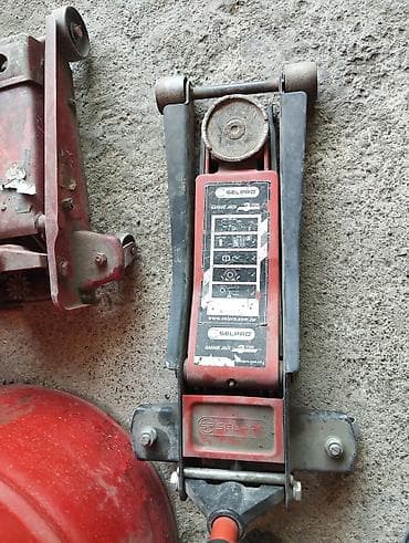Avtoservis avadanlıqları: Avto-servis avadanlıqları dəsti Tərkib: - 2 ədəd hidravlik floor jack — 2