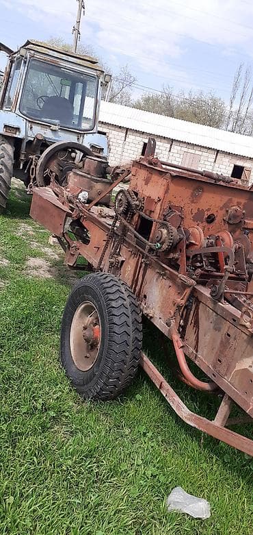 traxtır satışı: MTZ Belarus traktoru və arxa qoşulan saman yığan/pressləyən avadanlıq — 4