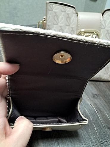 balaca cantalar: Bej tonlarında çiyin çantaıarı. Balaca çanta çox balacadır,telefon — 5