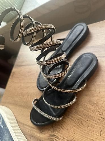 Basanoşka və səndəllər: Qadın üçün spiral qayışlı sandal - Rəng: qara - Dizayn: Ayaqüstü — 1