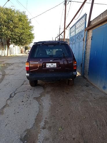 02 maşın: Nissan Pathfinder: 3.3 l | 1997 il Ofrouder/SUV — 2