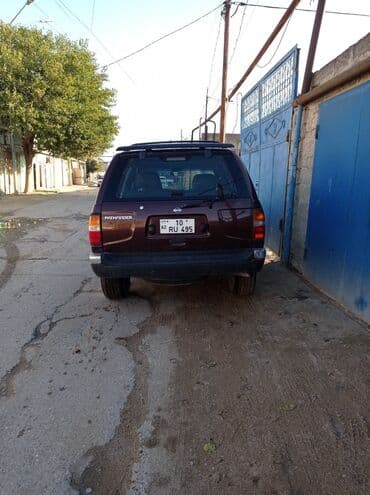 nisanlar: Nissan Pathfinder: 3.3 l | 1997 il Universal — 4