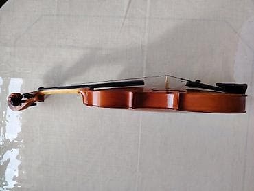 Fleytalar: Skripka dəsti Tərkib: - Tam ölçülü klassik skripka (4/4) - Yay - — 5