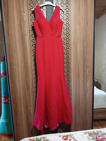 Səliqəli geyinilib hec bir cirigi sokuyu yoxdu