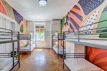 xirdalan hostel: Hostel - yataqxana - Geniş, işıqlı zal: hündür tavan, iri pəncərələr — 1