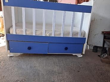 Beşiklər: Oğlan üçün, İşlənmiş, Dördbucaq, Beşik, Dəstsiz, Matras ilə, Yellənmə mexanizmsiz — 1