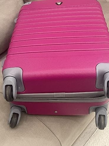 qısatuklu ingilis pişiyi: Sərt korpuslu əl yükü çamadanı - Rəng: parlaq çəhrayı, boz detallarla — 4