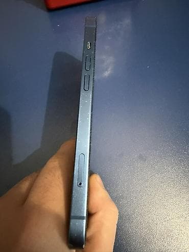 ipad pro 3: IPhone 13, Mavi, Qırıq — 4