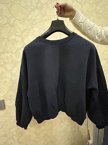 sport ev geyimleri instagram: Tünd göy rəngdə, sadə dizaynlı svitşot. - Model: uniseks, oversize — 1