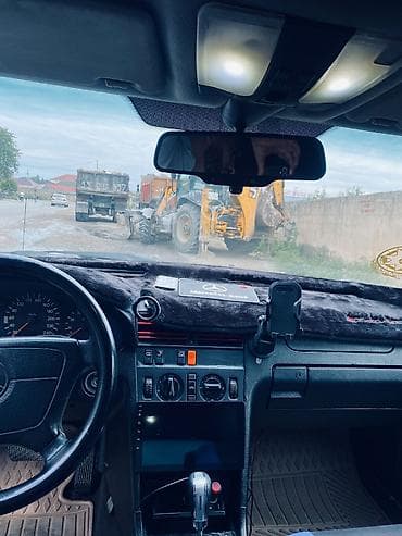 mersedes c klas: Mercedes-Benz 220: 2 l | 1995 il Sedan — 6