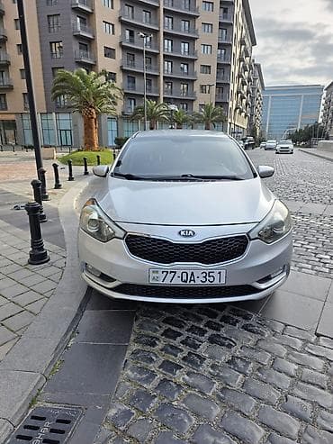 Kia Cerato (Forte) sedan – gümüş rəng. Xüsusiyyətlər: - Kuzov: 4 — 1