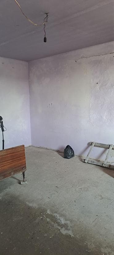 ucuz evler satilir: Torpaq sahəsi – həyətyanı tikinti üçün - Dördtərəfli daş hasarla — 8