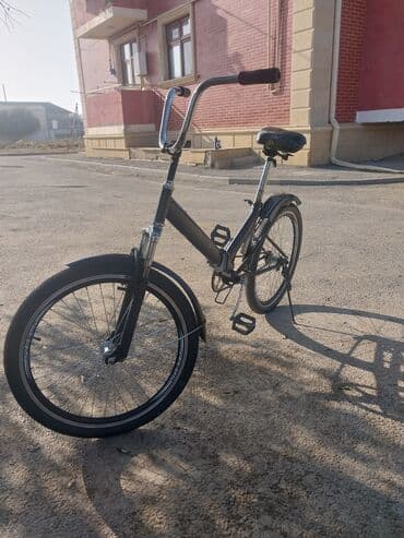 Şəhər kruizeri tərzində klassik velosiped - Rəng: qara, xrom