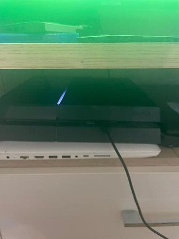 video maqnitofon: PlayStation 4 (PS4) oyun konsolu dəsti Xüsusiyyətlər: - PS4 konsolu — 1