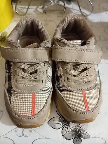 Uşaq ayaqqabıları ehdiyaci olan aparsin odeniwsiz