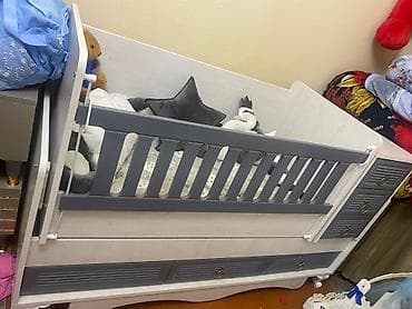 Oğlan və qız üçün, Dördbucaq, Beşik, Dəstsiz, Matras ilə, Yellənmə mexanizmsiz