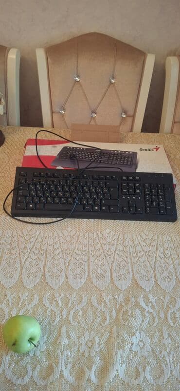 Адаптеры питания для ноутбуков: Genius brendindən qara rəngli, tam ölçülü klaviatura. USB kabeli — 4