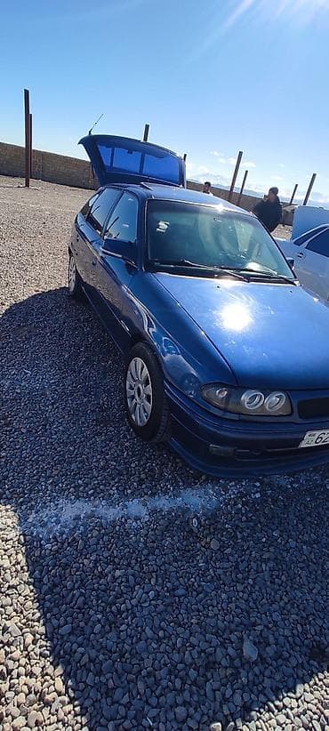 volkswagen passat 1: Opel Vectra B hatchback – mavi rəng - Kuzov: 5 qapılı hatchback — 4