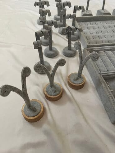 Аренда оборудования: Bijuteriya üçün vitrinlər Az istifadə olunub Hamsı birlikdə 130 azn 😍 — 4