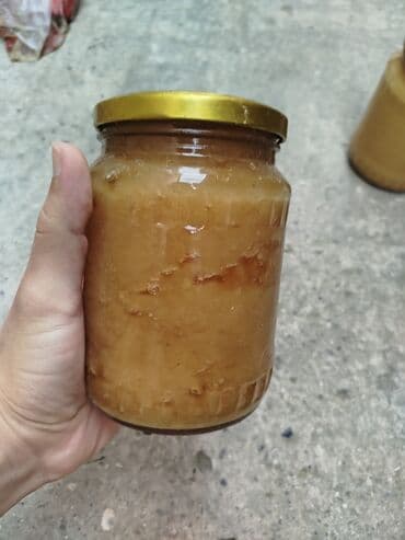 Məhsul: Şüşə bankada bal Təsvir: - Şəkildə qapaqlı şüşə bankalarda