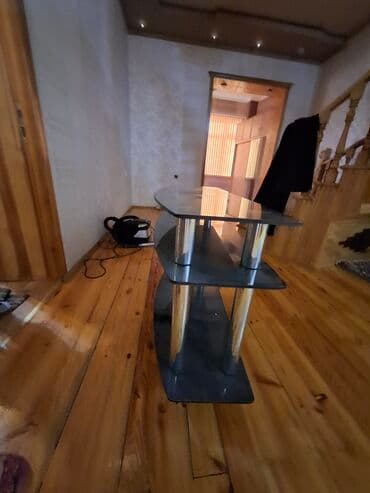 Künc Tv altlığı, Polkalı, Şüşəli