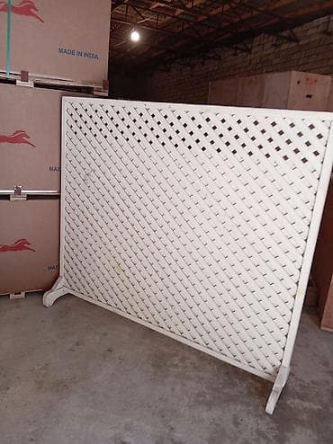 Dekorativ divar panelləri: Ağ rəngli dekorativ hasar/panel – sərbəst dayanan - Material: möhkəm — 1