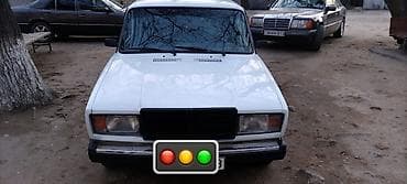 vaz 21 07: LADA 2107 – ağ rəngli sedan Xüsusiyyətlər: - Korpus: 4 qapılı sedan — 1