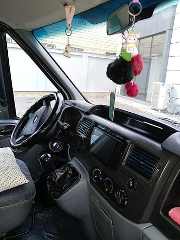 ford tourneo connect: Ford Transit yük furgonu - Gövdə: Ağ rəngli qapalı furgon, yan — 7