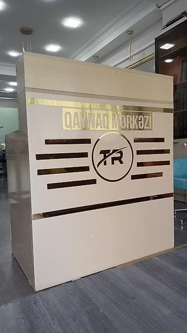 divan ofis: Resepsiyon stolu - Ön paneldə yazı və loqo, ləkə salmadan çıxarılır — 1