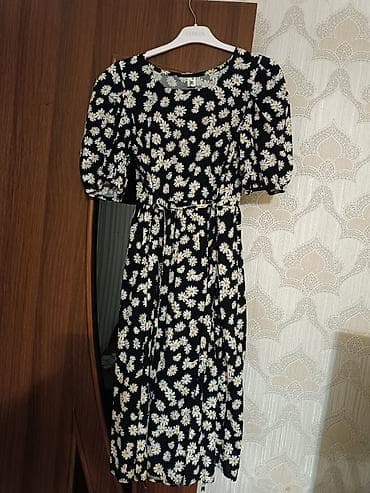 prakata donlar: Qara fonlu papatya naxışlı qadın paltarı - Üslub: romantik/ gündəlik — 2