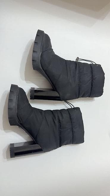 Qadın qış çəkmələri 120 manata alinib.3-4 defe geyinilib.Geyinilmesi