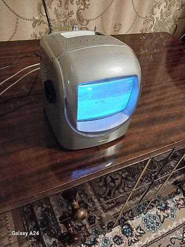 iphone 1 qiymeti: Əla işlək vəziyyətdədir heç bir problemi yoxdur 12 Voltla adapter ilə — 9