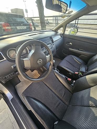 benzin bakı: Nissan Tiida: 1.6 l | 2008 il Sedan — 4
