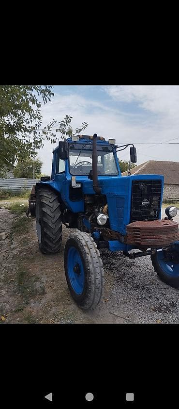 lada teker: Mavi rəngli universal təkərli traktor - Güclü dizel mühərriki, ön — 5