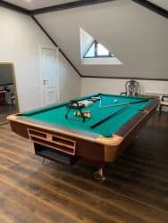 idman elcekleri: - Yenidir upakovkadadır - Ölçüsü 284 cm × 157 cm - Yüksək — 7