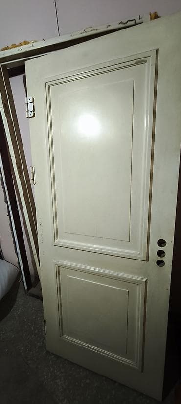 Üstən çixma qapı
ramasi var
zamok yoxdu