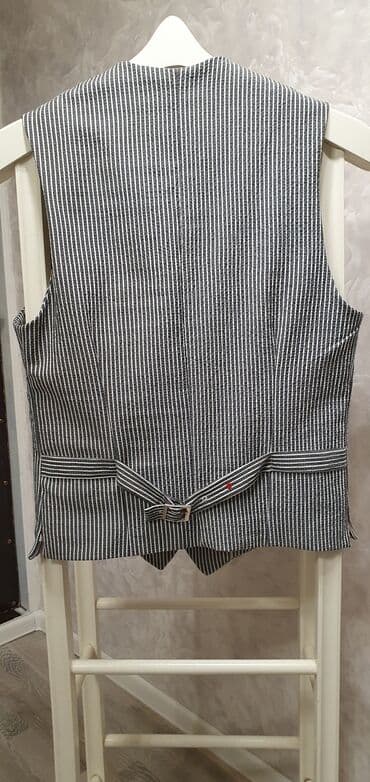 türkiyənin kişi cemperləri: Jiletka Türk istehsalıdır. İGa firmasıdı. S,M,L bədənlər geyinə bilər — 4