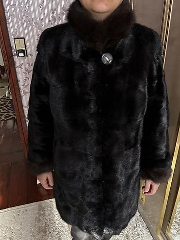 suba aliram: Qadın üçün qara rəngli kürk, 2000-ə alınıb, çox az geyinilib

Ölçü: 46 — 1
