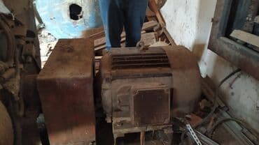 tikiş maşını matoru: Asinxron muherrik. 30 kwt 3000 ob/min Çekisi 200 kg-dan — 1