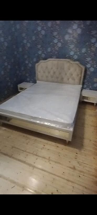 Yataq otağı dəsti Tərkibi: - Geniş 6 qapılı dolab: mərkəzdə böyük — 4