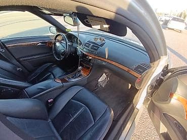 Mercedes-Benz E-Class W211 sedan, gümüşü rəng. - Kuzov: 4 qapılı