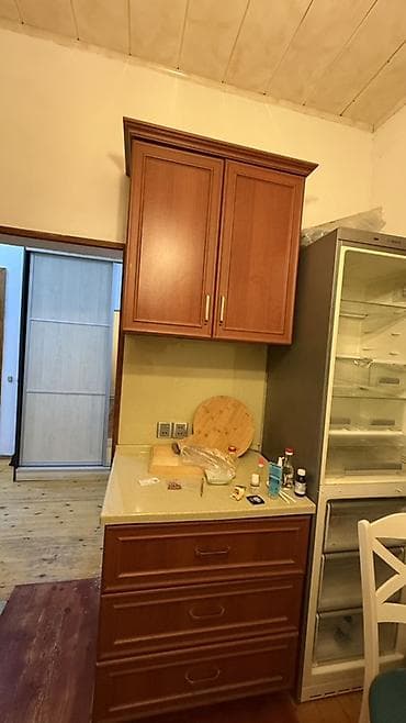 metbex mebeli ustunde: Mətbəx mebeli dəsti - Klassik dizaynlı, qəhvəyi ağac teksturalı — 2