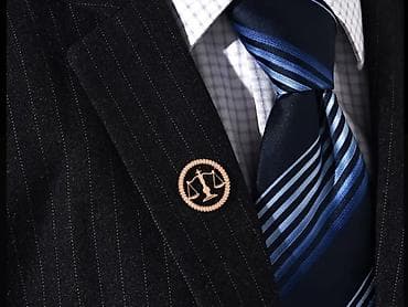 qizil qram: Ədalət tərəzisi nişanı – kostyum üçün metal bross - Dizayn: Dairəvi — 2