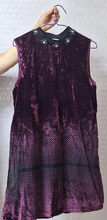 gun eynəyi: Qadın geyim dəsti – 4 paltar. Her biri chox azn geyinilib . Teze — 3